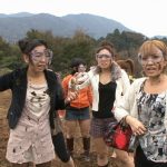 糞女対美女の野外スカトロ大戦争